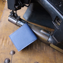 [永久免費保修] 優雅奢華小牛皮 ☆ 文字處理器 Lux 皮革海軍藍雙折錢包 第1張的照片