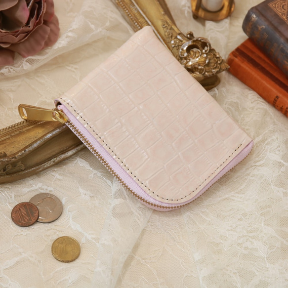 【永久無料保証】大人かわいい♪　エナメルクロコの型押し牛革　ピンク　コンパクト財布-L字ファスナー- 2枚目の画像