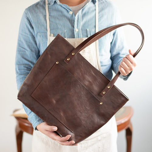 永久無料保証】オールレザーのトートバッグ 栃木レザーWコガシ チョコ