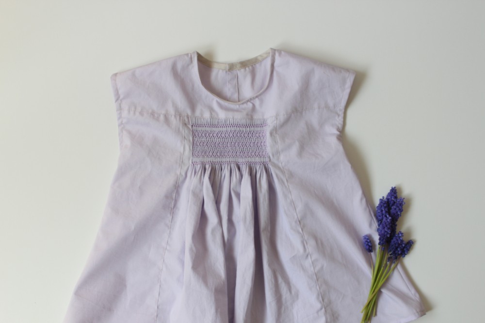 【110サイズ】ラベンダー色のスモッキングブラウス