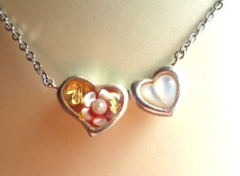 2つのハートのネックレス