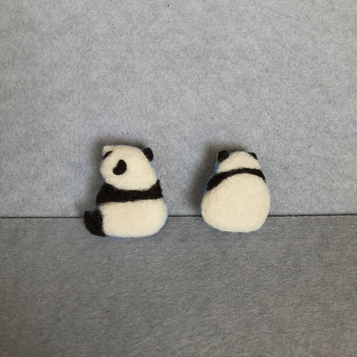 受注生産】パンダちゃんの後ろ姿ブローチ・A ブローチ イネムリウサギ