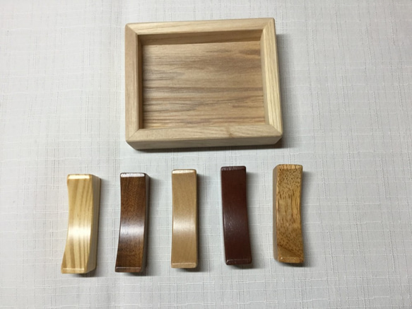 箸置き…色の違う５種類の木　ケース付き 2枚目の画像