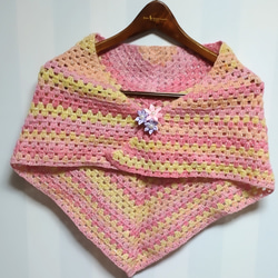 グラデーション　三角ショール　モヘア　ピンク系　お花のブローチ付き 3枚目の画像