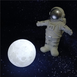 3Dライト　月のライトと宇宙飛行士 　二つがセット 1枚目の画像