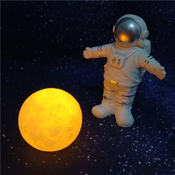 3Dライト　月のライトと宇宙飛行士 　二つがセット 2枚目の画像