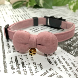 シンプルな首輪 くすみピンク 可愛い♡まるリボン 猫 首輪 1枚目の画像