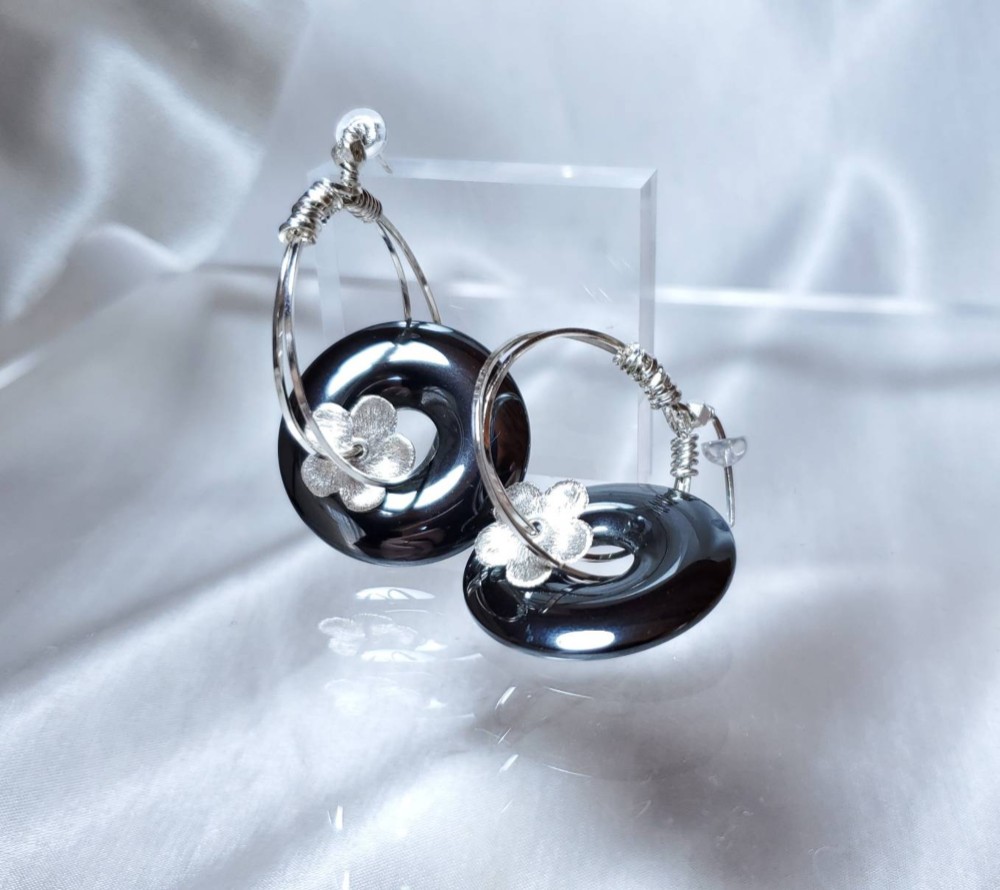 ヘマタイト天然石30mmピーディスク　カレンシルバーフラワーsilver925リングピアス