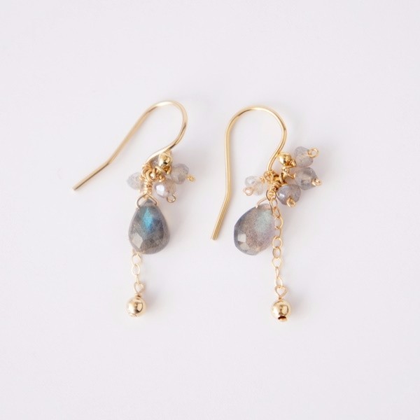 BEE ラブラドライトのピアス