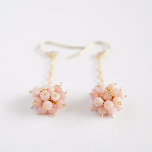 ・ポンポン・ ピンクオパールのピアスorイヤリング