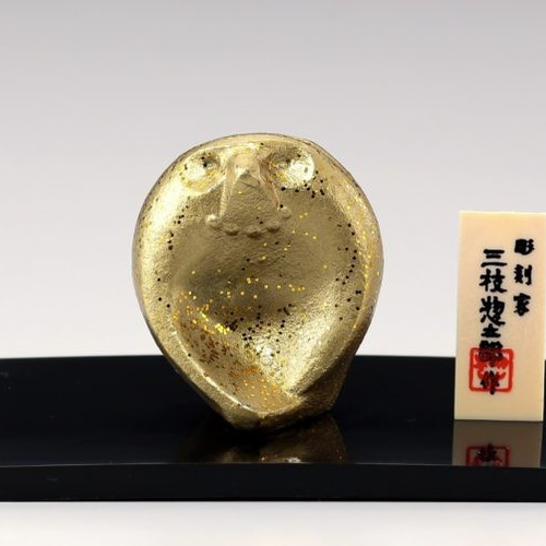 工芸品 銅版レリーフ画 枝にぶら下がる猿 - メルカリ