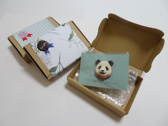【パンダのブローチ】竹で遊ぶ赤ちゃんパンダ 7枚目の画像