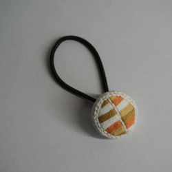 刺繍くるみボタンのヘアゴム（5） No.020505 1枚目の画像