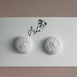 小さい花のような 手刺繍のまるいピアス３【白】 No.0301 8枚目の画像