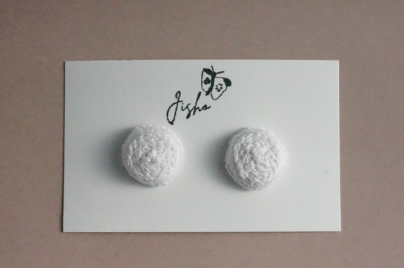 小さい花のような 手刺繍のまるいイヤリング３【白】 No.0301 7枚目の画像