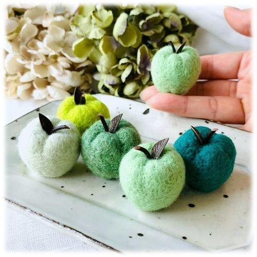 りん　羊毛フェルト 羊毛フェルト りんご | iichi 日々の暮らしを心地よくする
