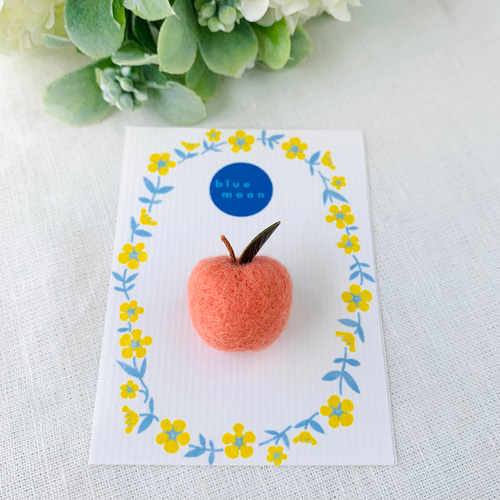 りんごのブローチ【サーモンピンク】☆羊毛フェルト ブローチ blue