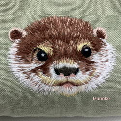 コツメカワウソ刺繍のガマ口財布(受注生産) 2枚目の画像