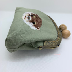 コツメカワウソ刺繍のガマ口財布(受注生産) 4枚目の画像