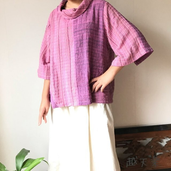 着物スリーブ手織り綿ブラウス　カッティングが綺麗でシンプルに着られるけどスッキリ見える７分袖ロールネック　ピンク絣 2枚目の画像