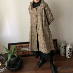 リボン風たっぷり襟の手織り綿前開きコート　裏付きで暖かくゆったり着こなせるAライン　薄茶絣 5枚目の画像