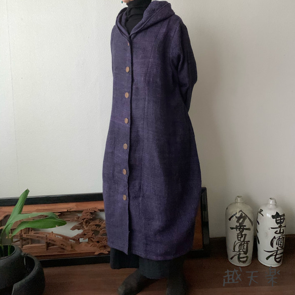 フード風襟の手織り綿バルーンコート　この秋冬、嵐山のお店で一番人気で裾切り替えもキュートなコート　紫絣 4枚目の画像