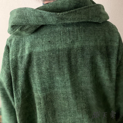 フード風襟の手織り綿バルーンコート　この秋冬、嵐山のお店で一番人気で裾切り替えもキュートなコート　緑絣 10枚目の画像