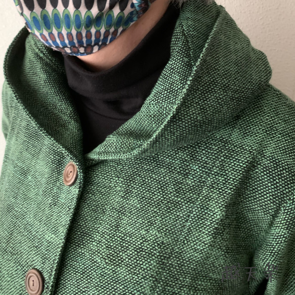 フード風襟の手織り綿バルーンコート　この秋冬、嵐山のお店で一番人気で裾切り替えもキュートなコート　緑絣 8枚目の画像