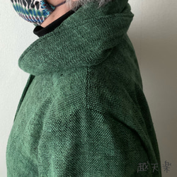フード風襟の手織り綿バルーンコート　この秋冬、嵐山のお店で一番人気で裾切り替えもキュートなコート　緑絣 9枚目の画像