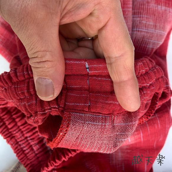 ヒップビックポケット手織り綿サルエルパンツ　赤絣 8枚目の画像
