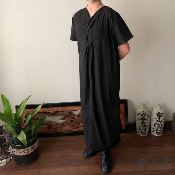 後ろカシュクールが前後で表情を変えるハイウエスト生地切り替え手織り綿ワンピース　黒無地 