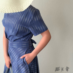 ウエストベルトで楽しめるラウンドネック手織り綿ワンピース　スカート部分のバイアスラインでよりエレガントに可愛く　青絣 7枚目の画像