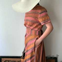 ウエストベルトで楽しめるラウンドネック手織り綿ワンピ　スカート部分のバイアスラインでエレガントに可愛く　ピンクオレンジ絣 8枚目の画像