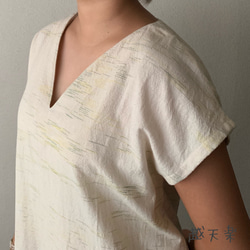 裾切り替えボックスプリーツですっきりの丈短め手織り綿ワンピース　白絣 7枚目の画像