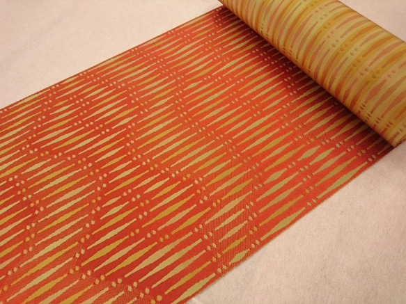 手織り博多織　帯「深山の秋」絹100％の伝統工芸　日常から観劇、ちょっとしたパーティーまで締められる帯 1枚目の画像