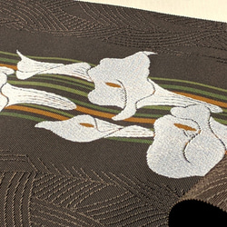 手織り博多織　帯「海芋（かいう）」絹100％の伝統工芸　日常から観劇、ちょっとしたパーティーまで締められる帯 4枚目の画像