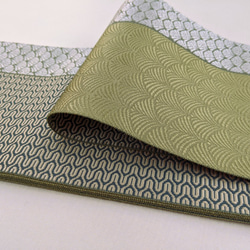 手織り博多織　小巾帯「喜」裏表なしのリバーシブル、絹100％の伝統工芸　気軽に締められる半巾の帯 4枚目の画像