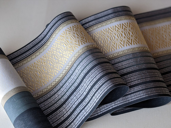 博多織【ポシェット】シルク100％の手織りの帯地・丁寧に織り上げた帯でポシェット 9枚目の画像