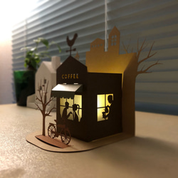 秋のカフェ LEDキャンドル用ミニランタン（ペーパークラフト） 1枚目の画像