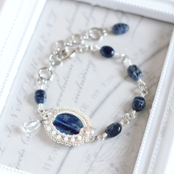 Kyanite bracelet 第1張的照片