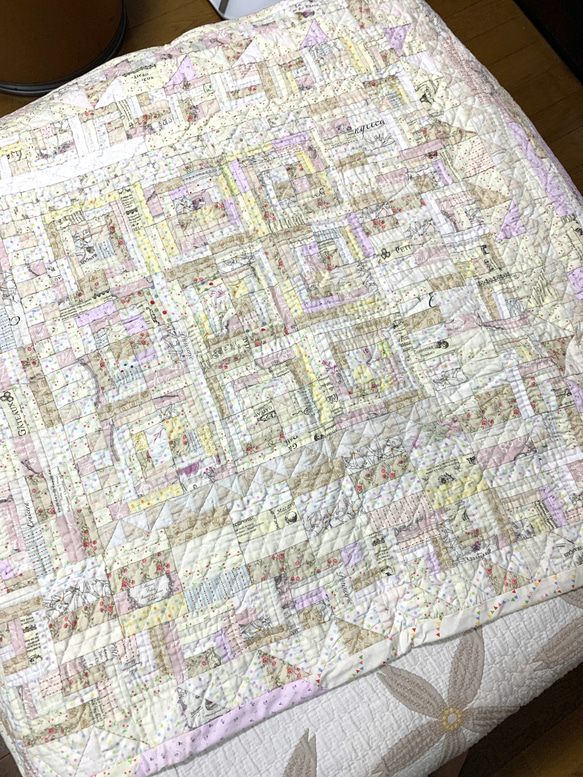 パッチワークキルト ホワイト系ログキャビン タペストリー