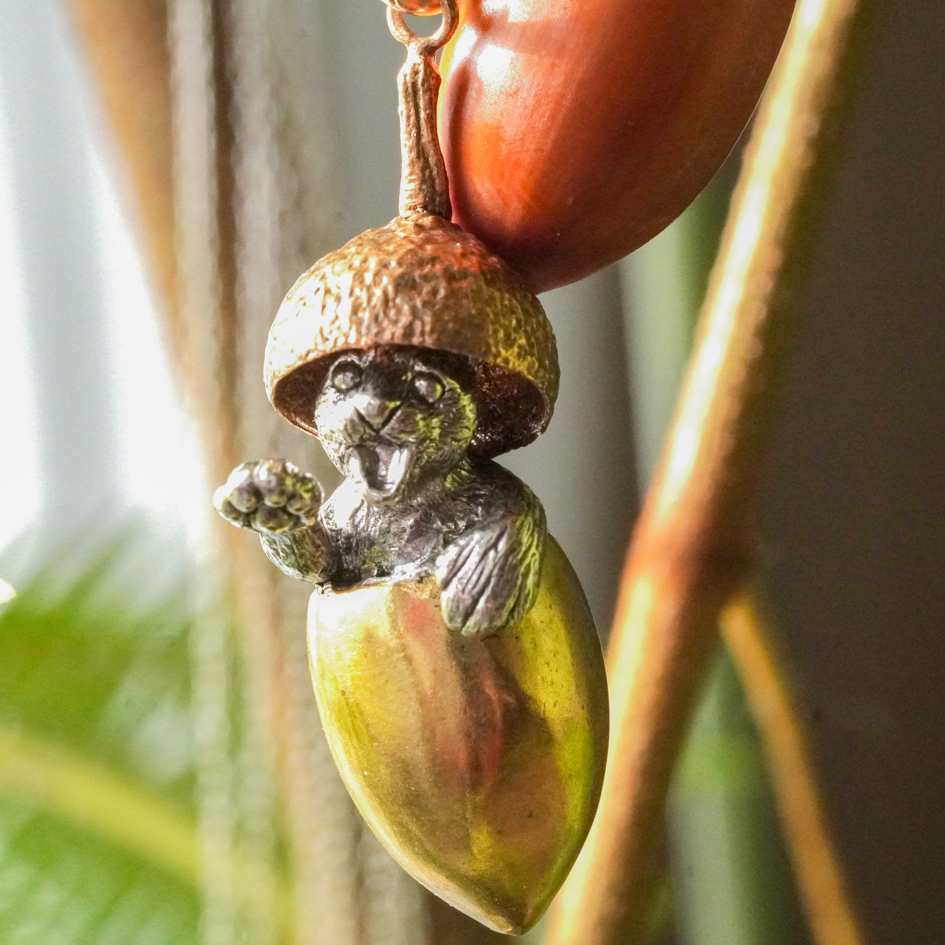 どんぐりからのビックリ猫　イヤーカフ SILVER925 ・真鍮・銅　送料無料