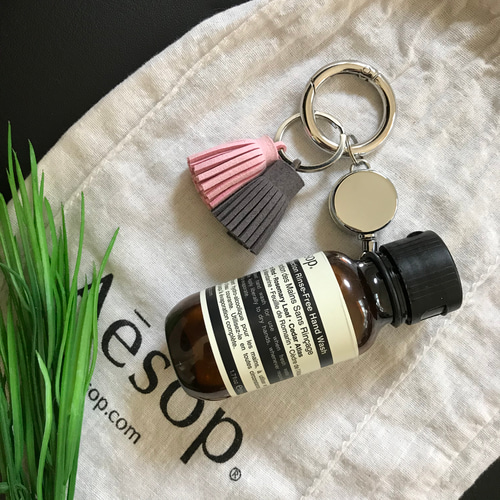 ★オーダー専用★携帯ハンドウォッシュ用　タッセル付きリールキーホルダー★ ☆ 携帯ハンドジェル用 タッセル付き 伸びるから便利なリール