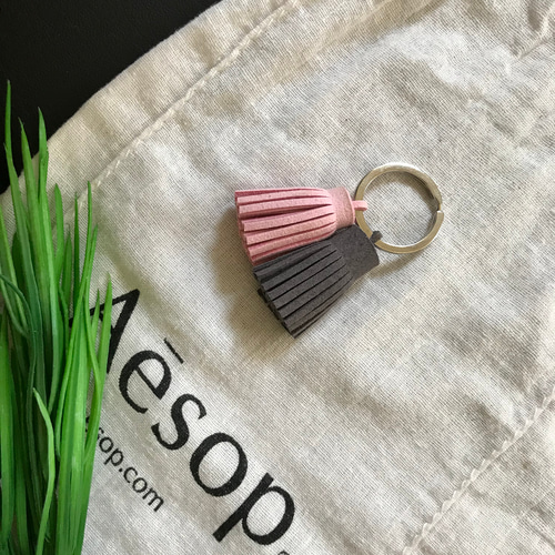 ★オーダー専用★携帯ハンドウォッシュ用　タッセル付きリールキーホルダー★ ☆ 携帯ハンドジェル用 タッセル付き 伸びるから便利なリール