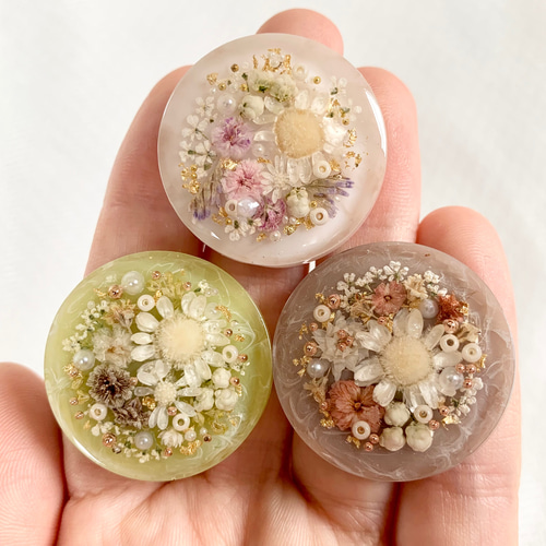 ハンドメイド　レジン　お花　ヘアゴム　ポニーフック　ブローチ　no.195 ハンドメイド レジン お花 ヘアゴム ポニーフック ブローチ no.94