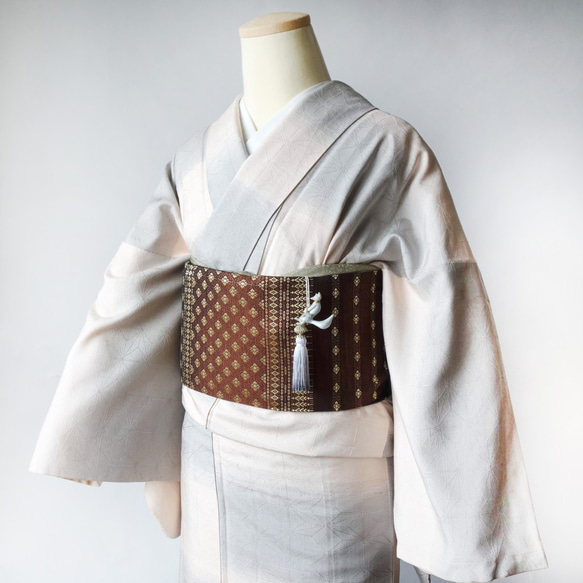 【特集掲載】12ヵ月の誕生石から選べる天然石 お守り提灯狐 きつねの帯飾り / 薄墨グラデーションタッセル 2枚目の画像