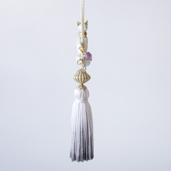 【特集掲載】12ヵ月の誕生石から選べる天然石 お守り提灯狐 きつねの帯飾り / 薄墨グラデーションタッセル 6枚目の画像