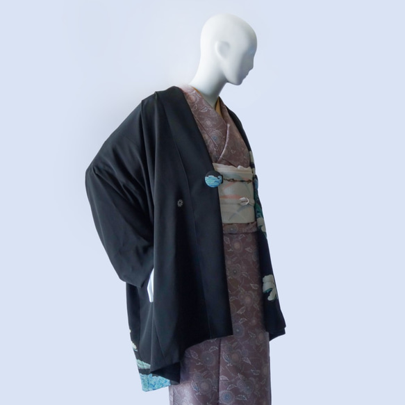 日式和西式垂褶外罩 月星紋章 黑色留袖 和服翻版 1 件 含 KIMONO 夾子 第3張的照片