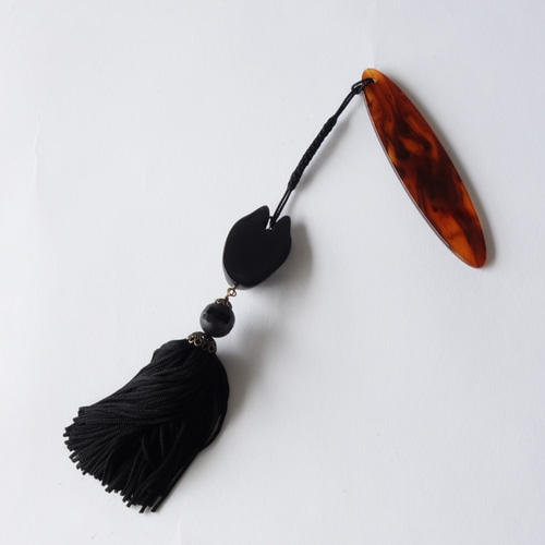 帯飾り 金黒狐面 フロストブラックオニキス タッセル / 帯飾りプレート