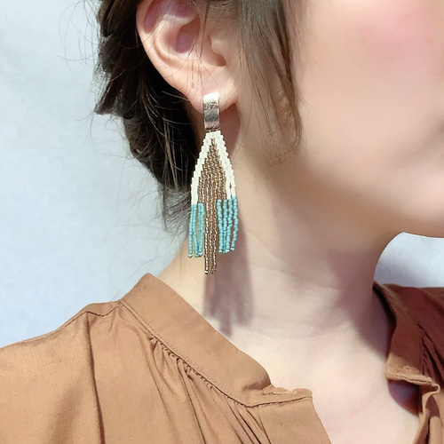 ビーズフリンジピアス・イヤリング Blue ピアス（スタッド・一粒 